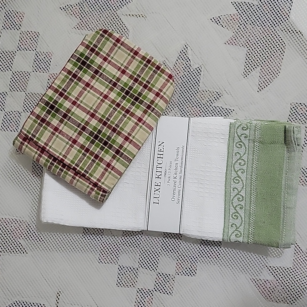NWOT oven mitt & towels